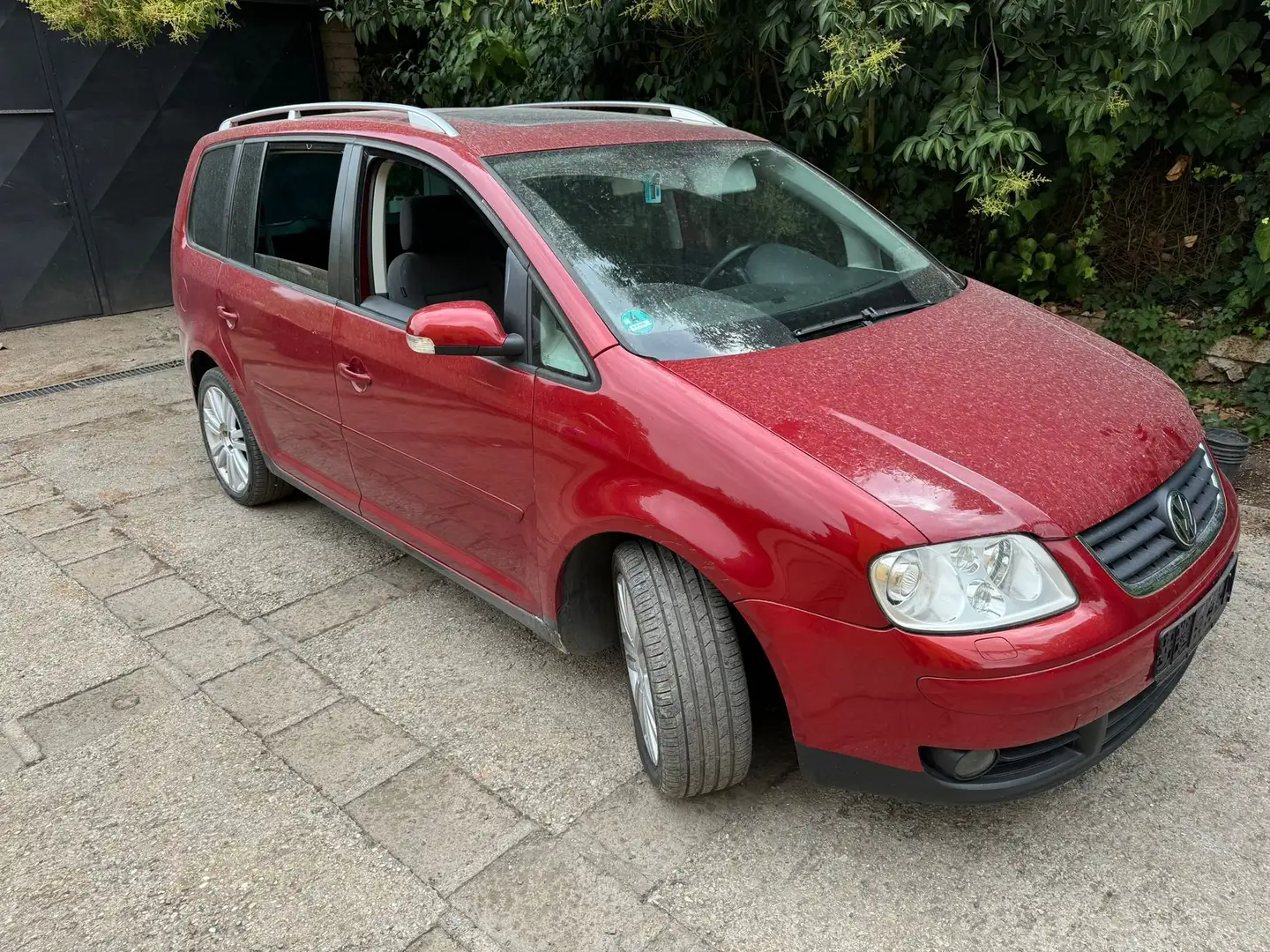 Volkswagen Touran 2.0 tdi Highline 140cv Rood - 2