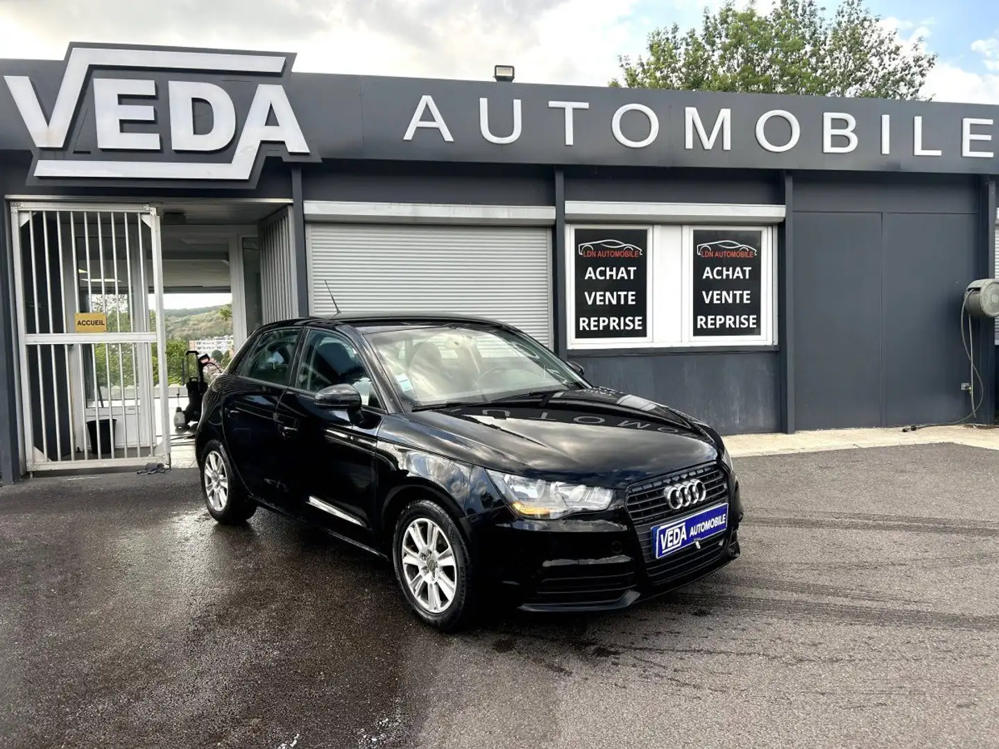 Audi A1 1.6 TDI 90ch FAP Ambition Siyah - 1