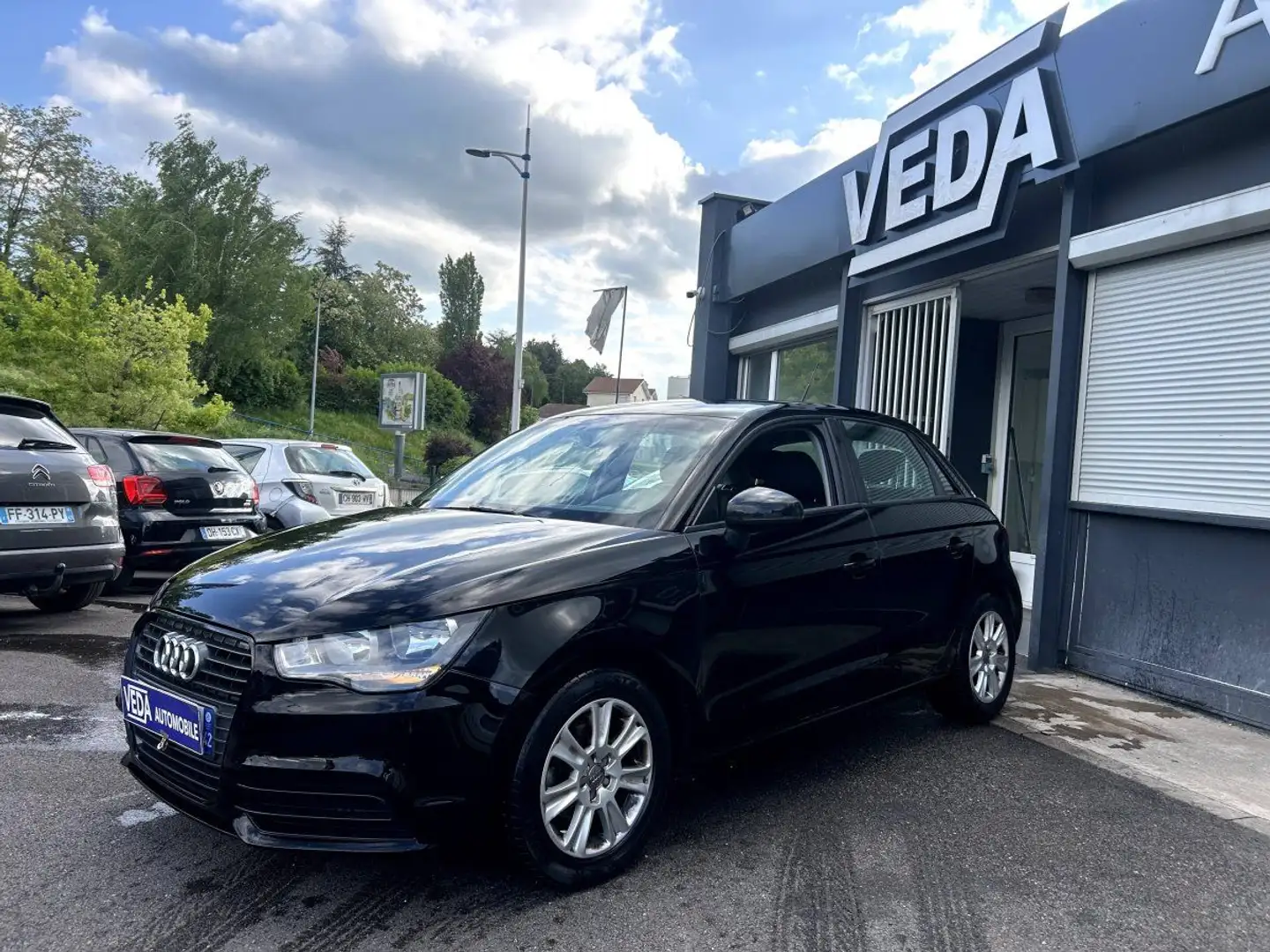 Audi A1 1.6 TDI 90ch FAP Ambition Siyah - 2