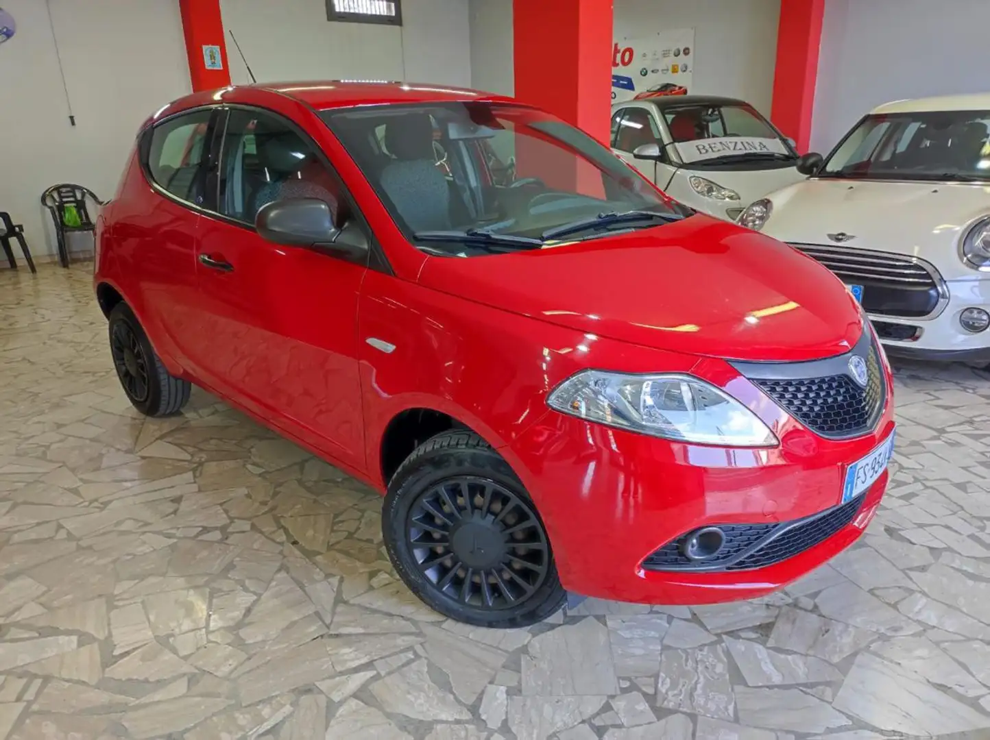 Lancia Ypsilon 0.9 TwinAir 85 CV 5 porte Metano Ecochic Elefant.B Rosso - 1