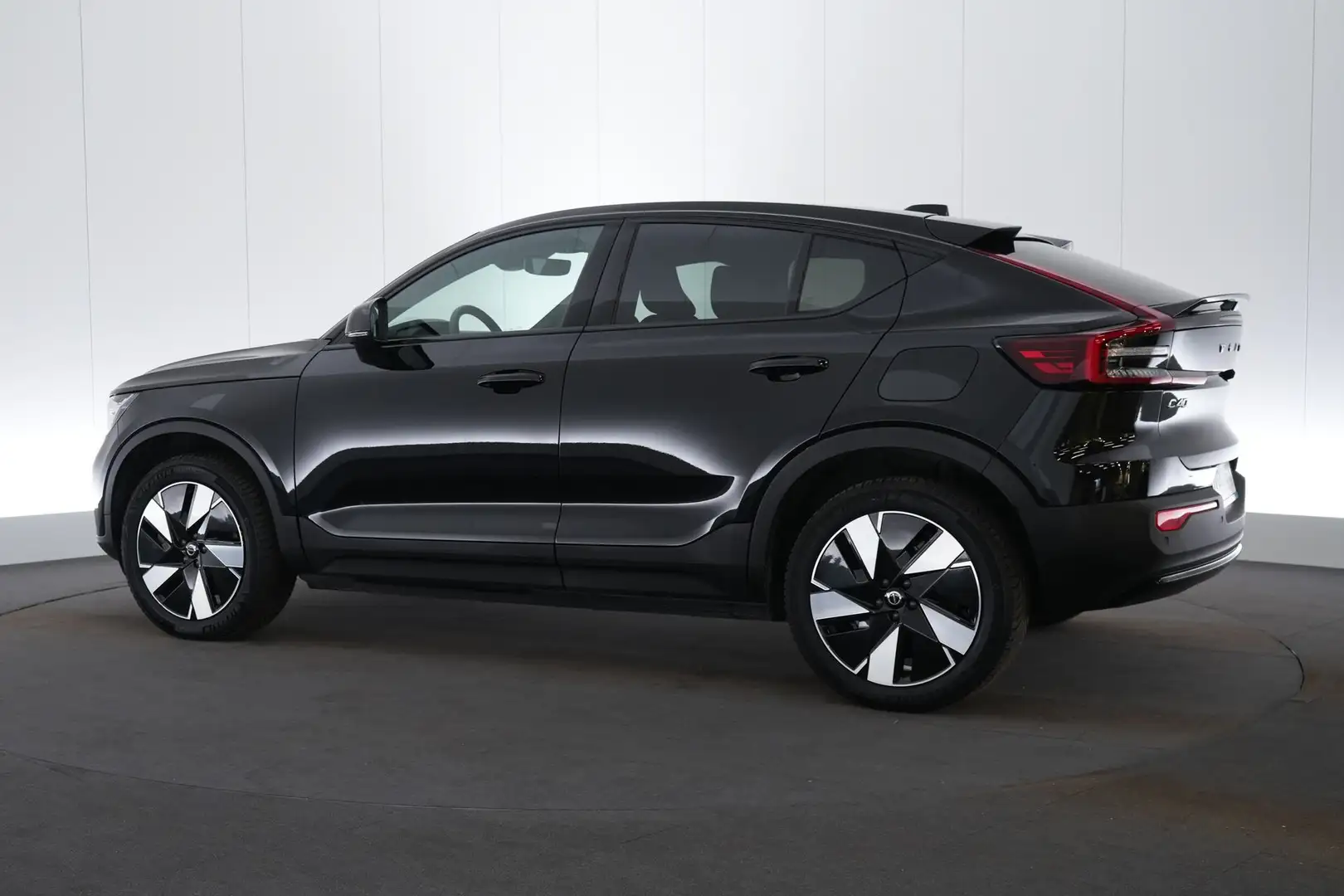 Volvo C40 82 kWh Recharge Extended Range Plus LED GPS PDC CA Noir - 1