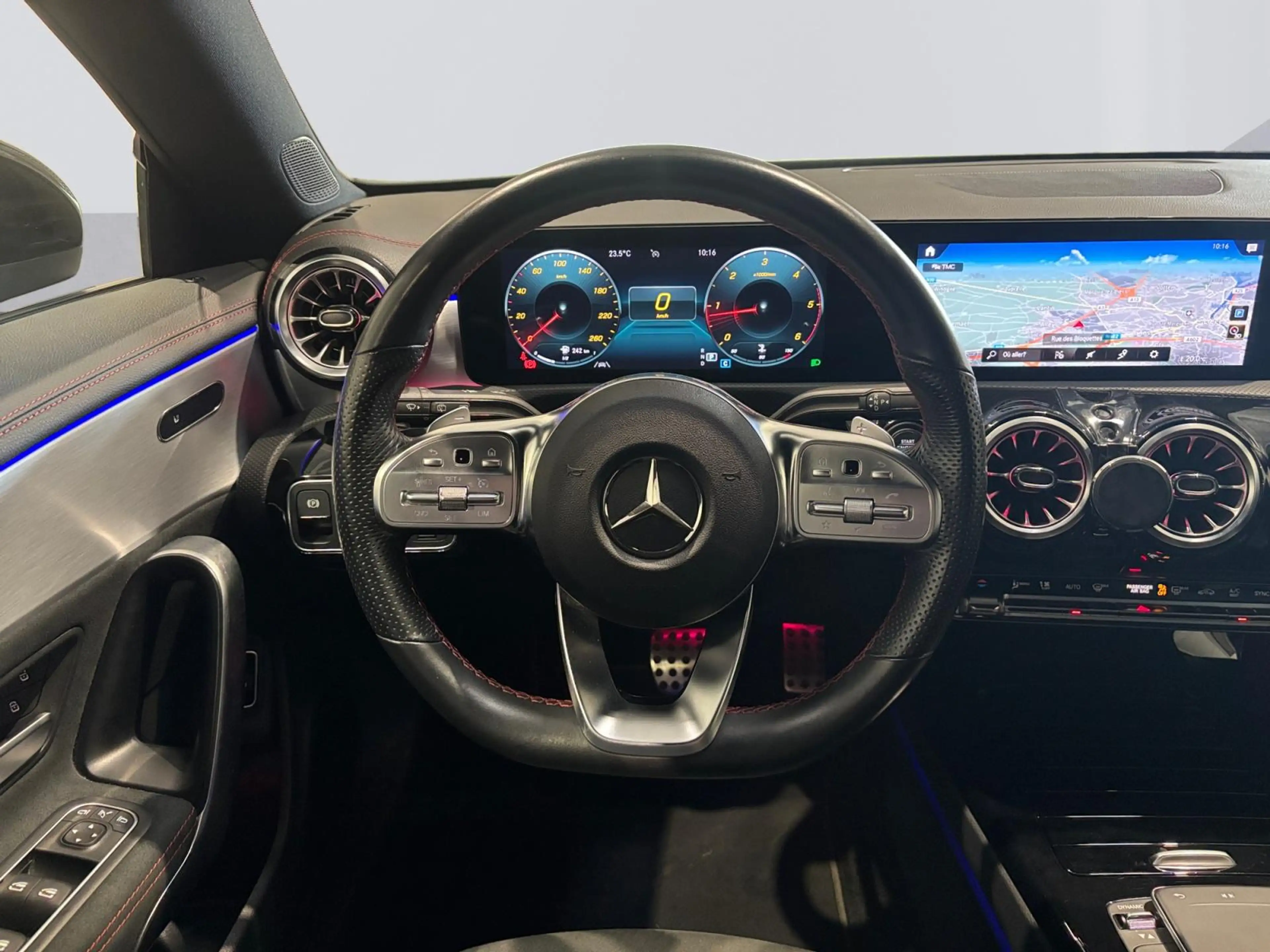 Mercedes-Benz CLA 200 Shooting Brake d AMG Line — photo 12