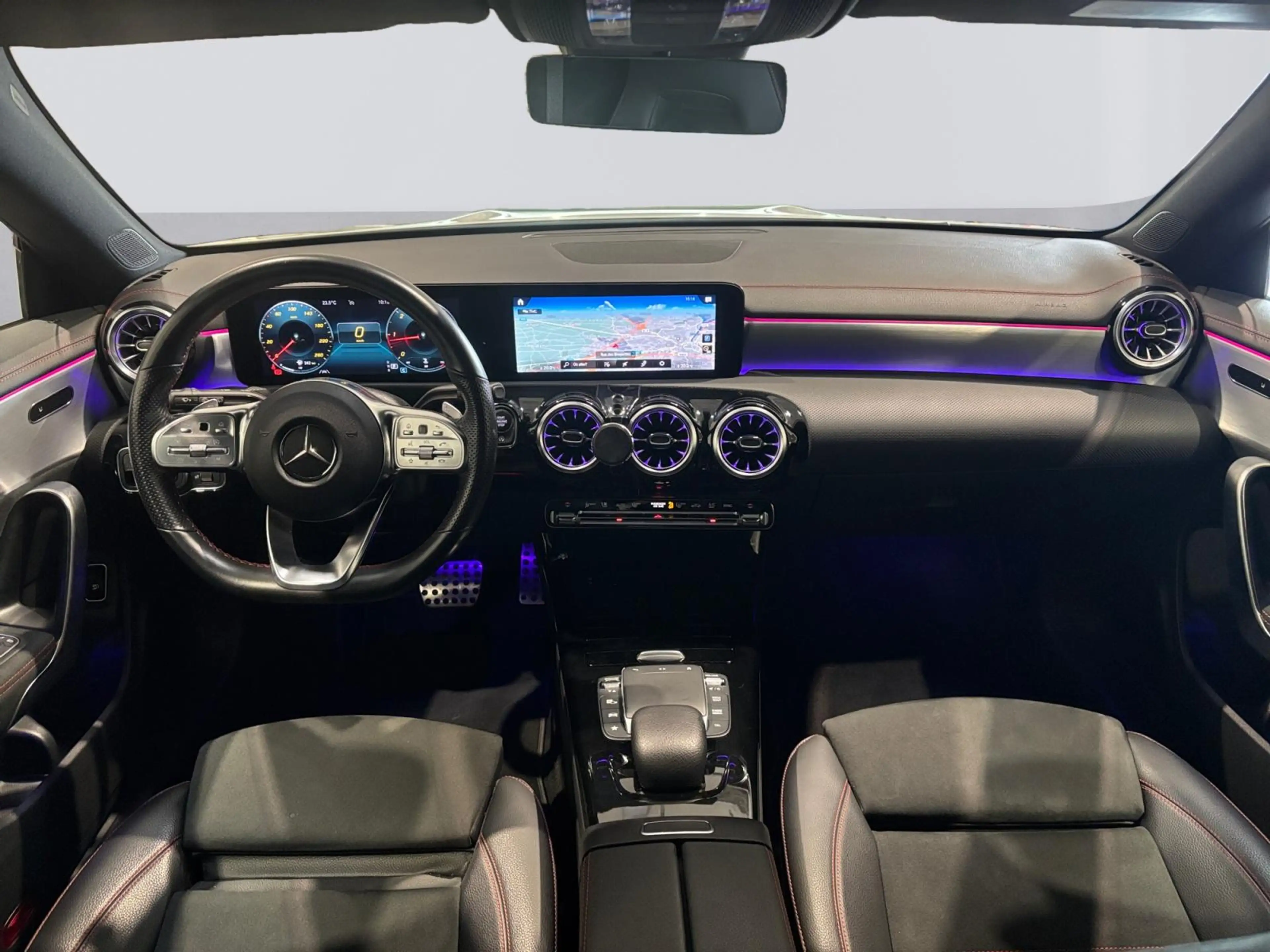 Mercedes-Benz CLA 200 Shooting Brake d AMG Line — photo 14