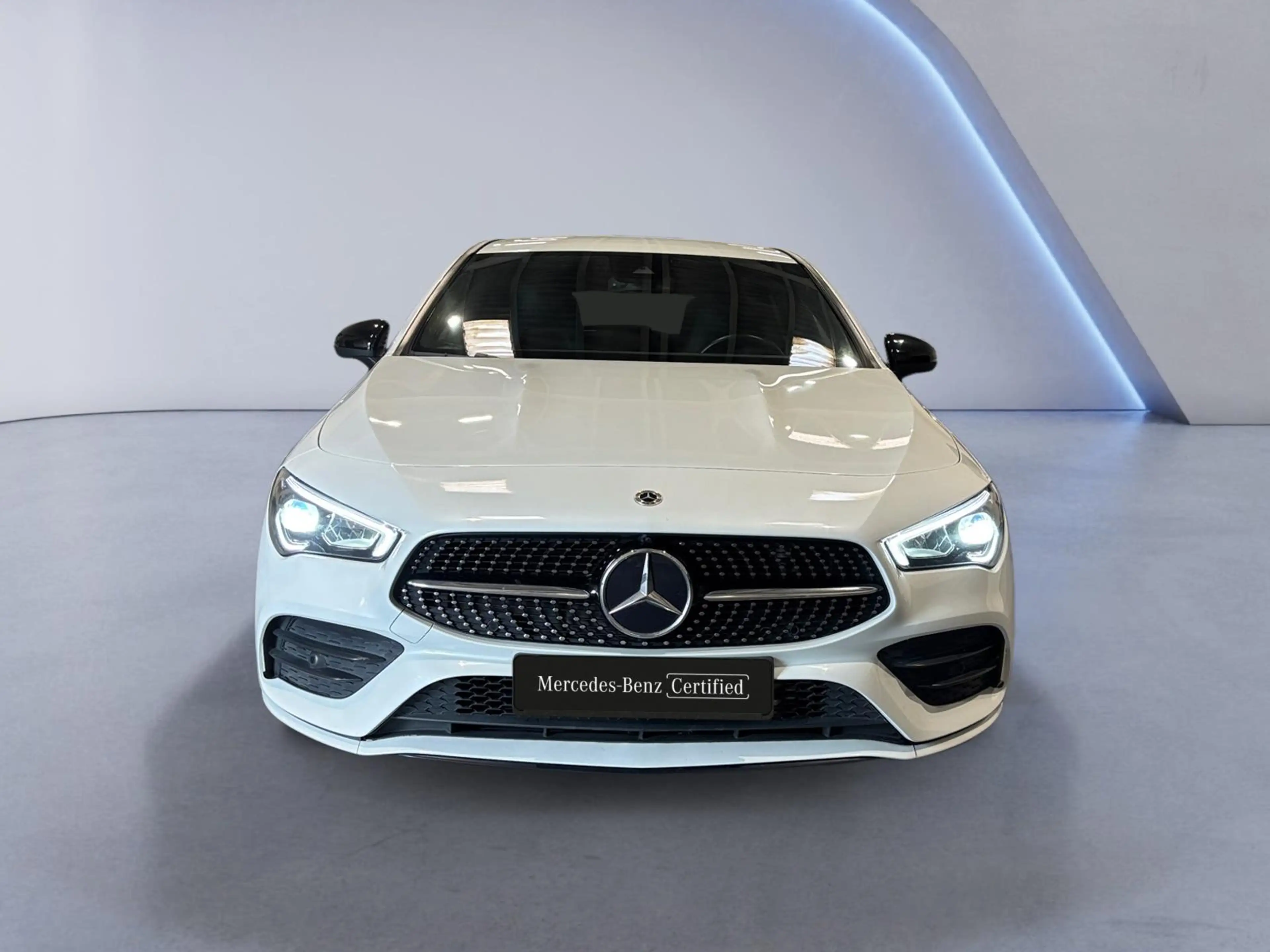 Mercedes-Benz CLA 200 Shooting Brake d AMG Line — photo 2
