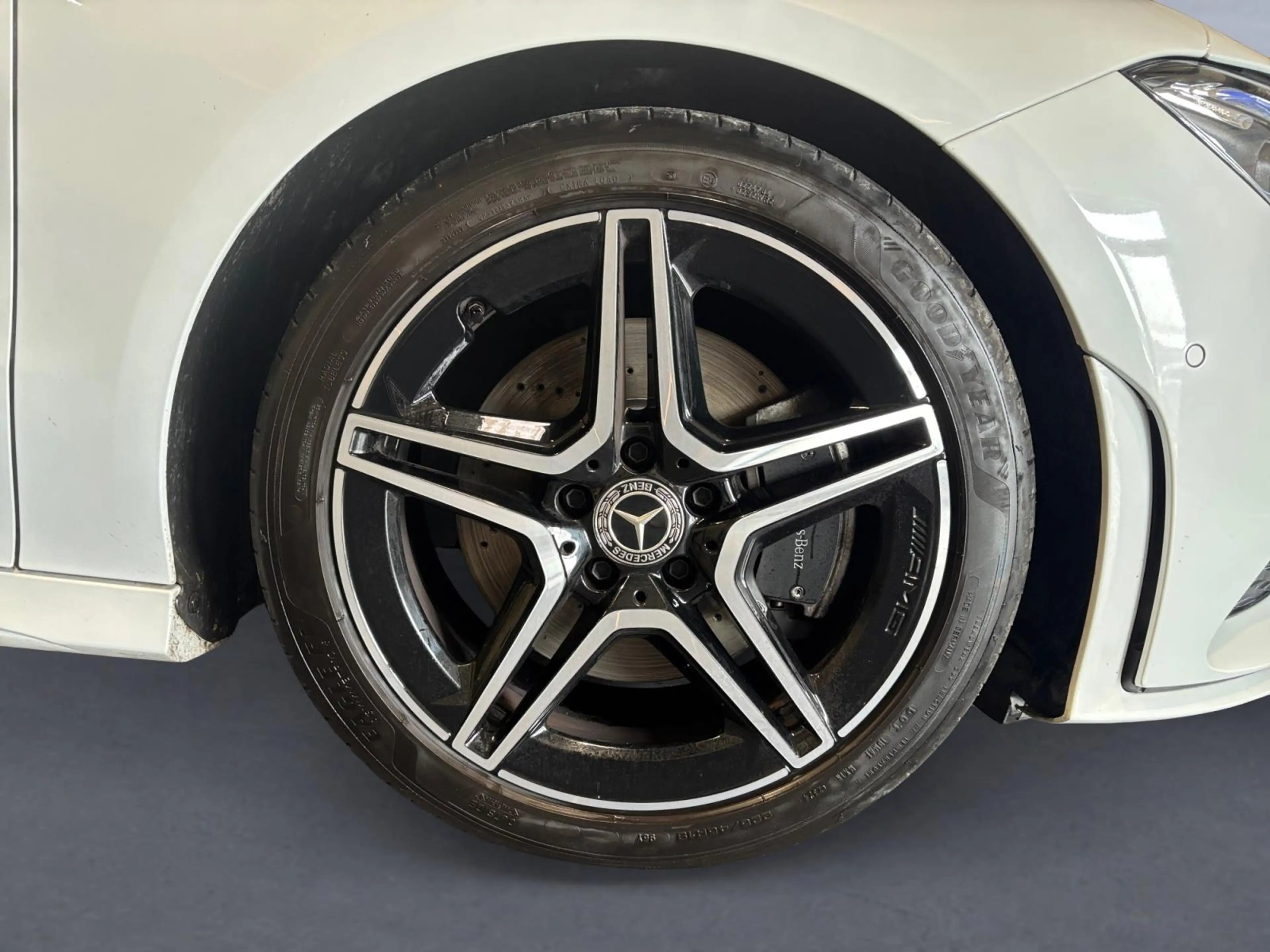 Mercedes-Benz CLA 200 Shooting Brake d AMG Line — photo 9