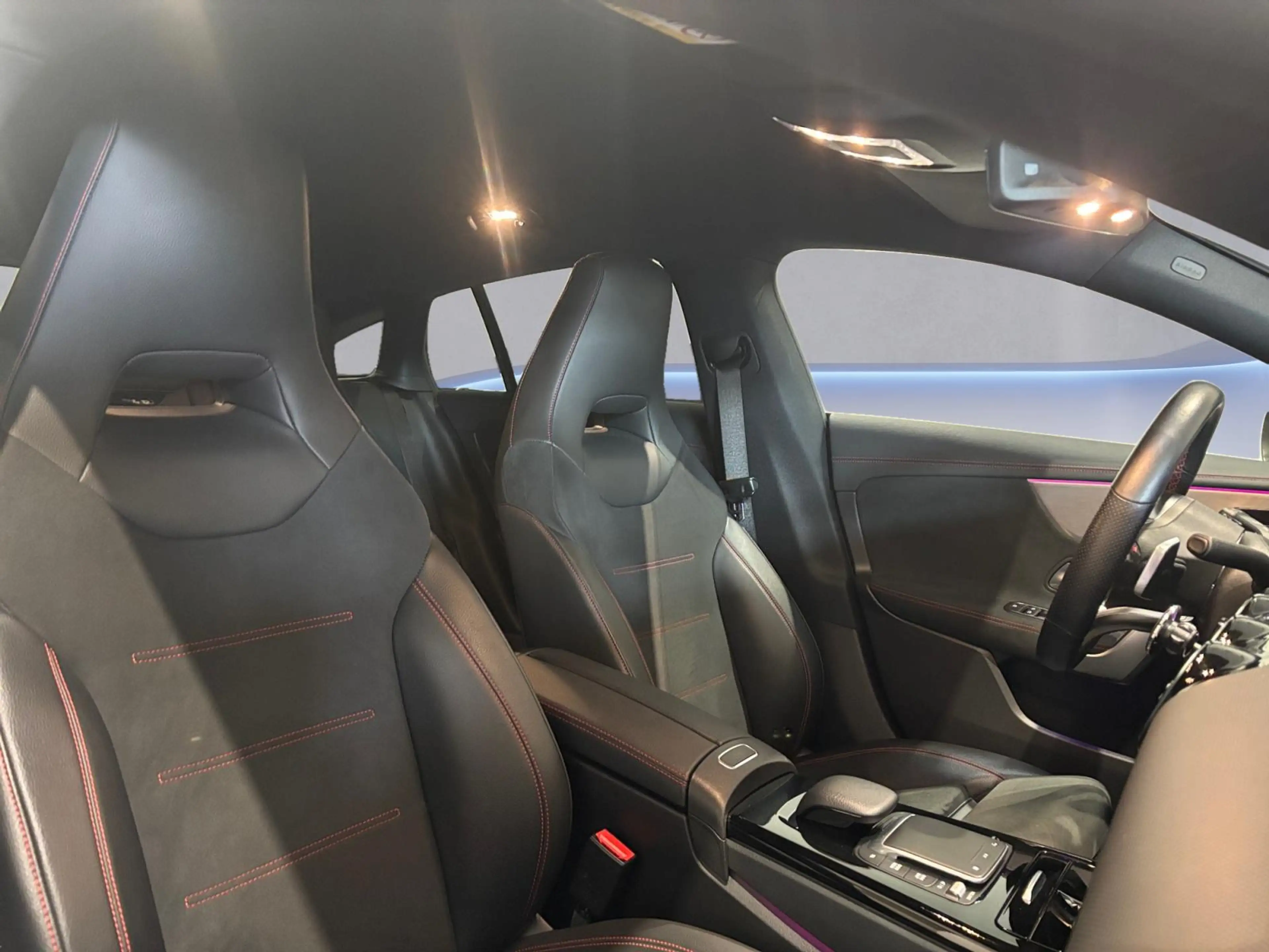 Mercedes-Benz CLA 200 Shooting Brake d AMG Line — photo 11