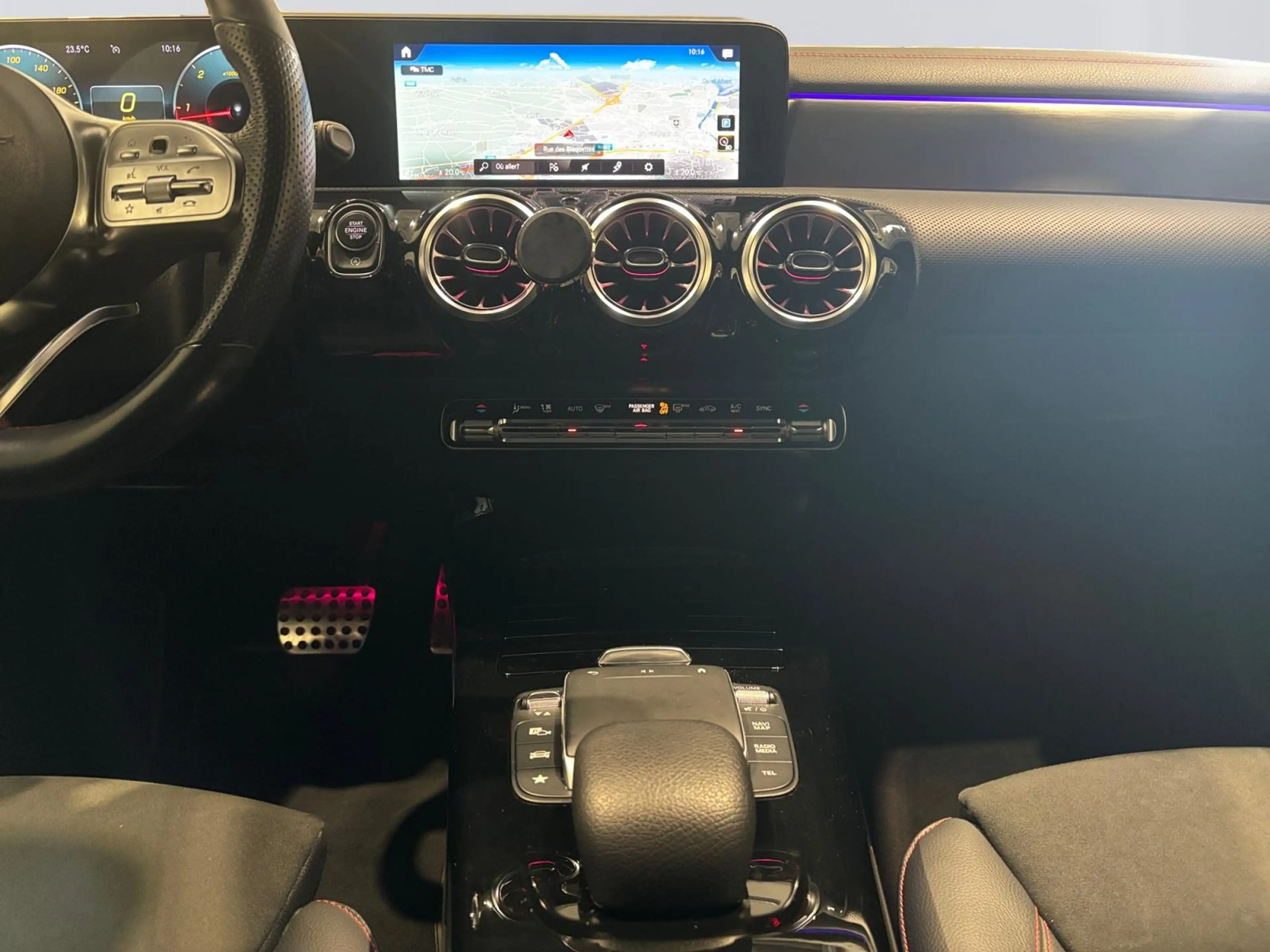 Mercedes-Benz CLA 200 Shooting Brake d AMG Line — photo 13