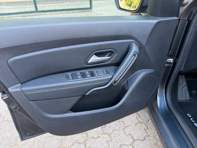 Dacia Duster view 12