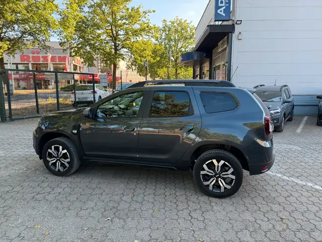 Dacia Duster view 2
