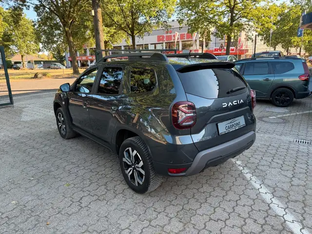 Dacia Duster view 3