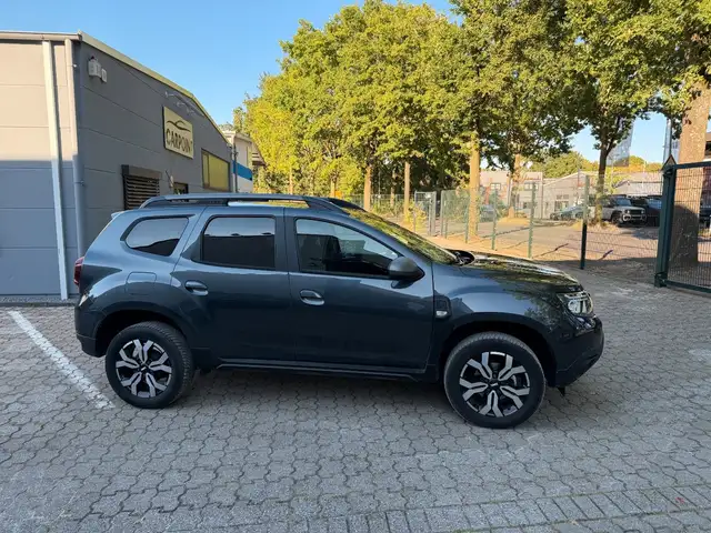 Dacia Duster view 6
