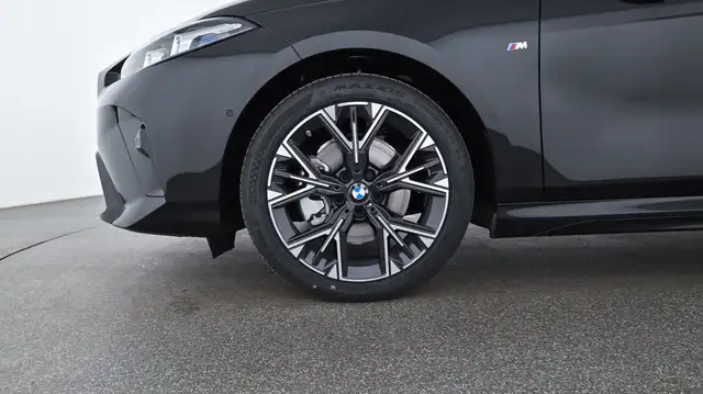 BMW 1 Series view 13