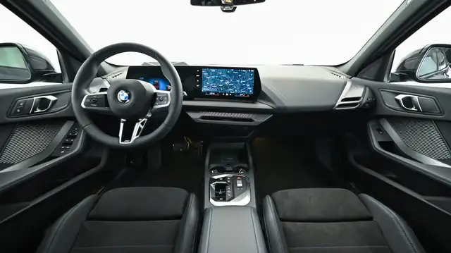 BMW 1 Series view 8