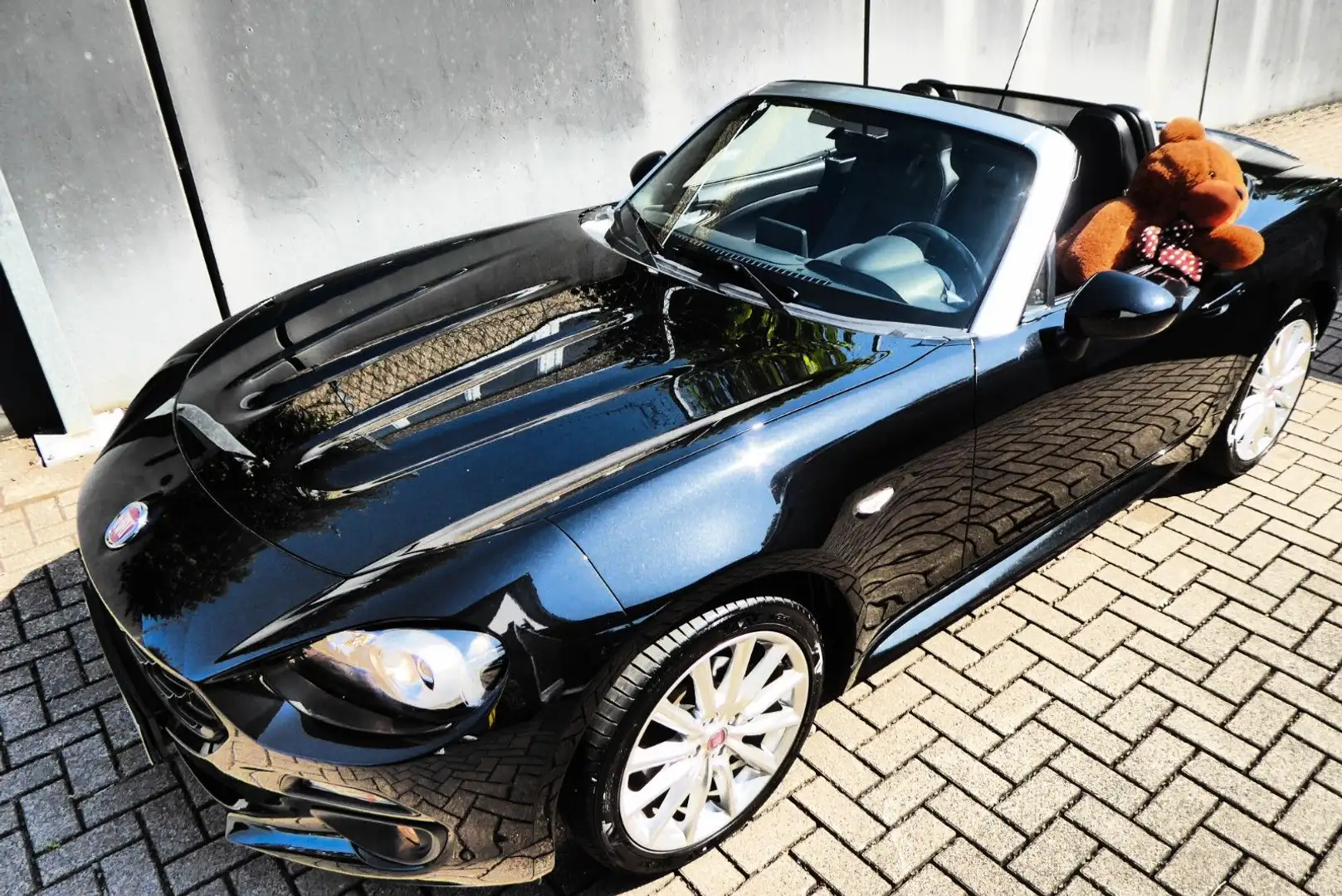 Fiat 124 Spider Lusso Automatik 2.Hand Nero - 1