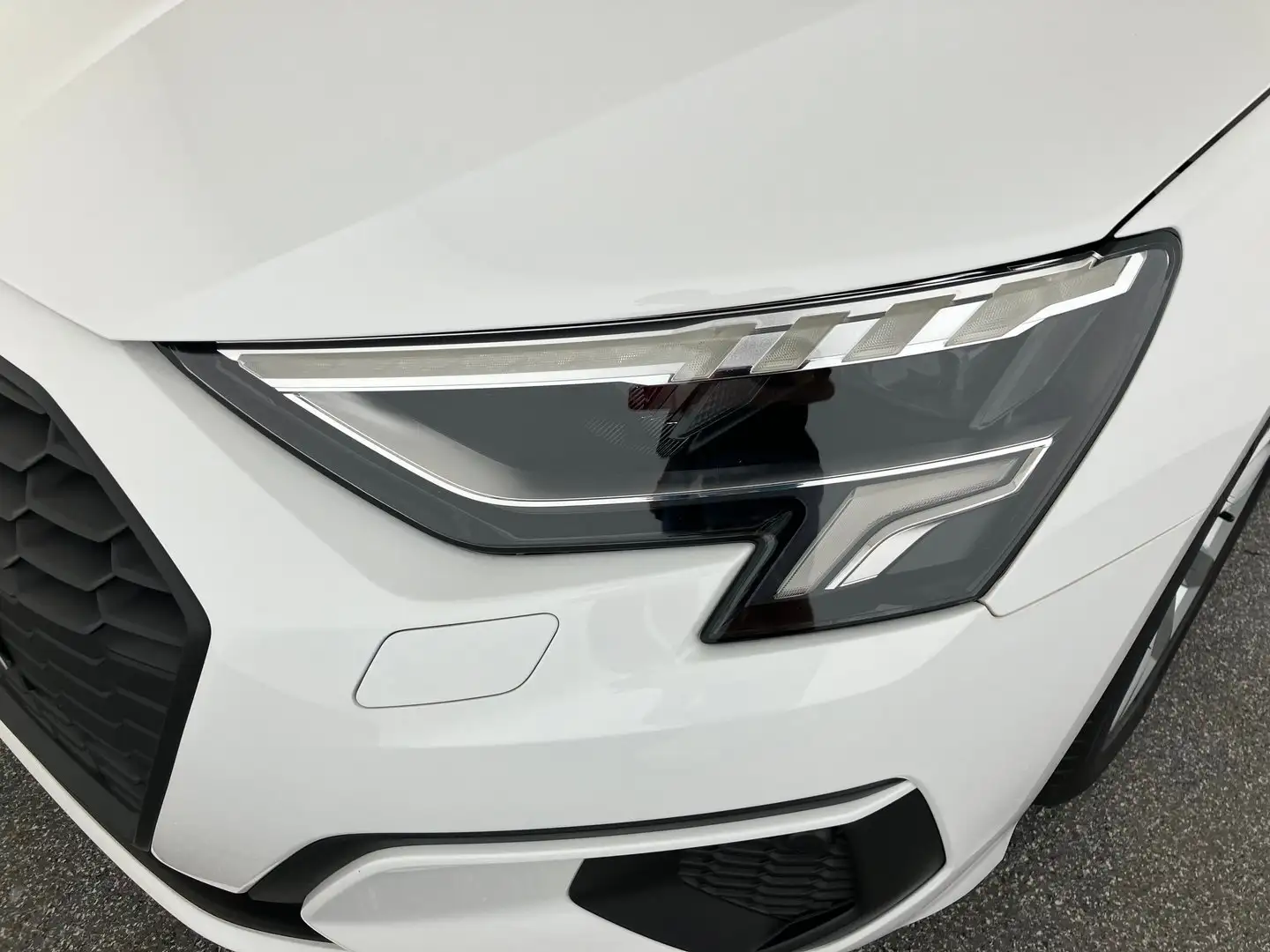 Audi A3 30 TFSI intense Weiß - 2
