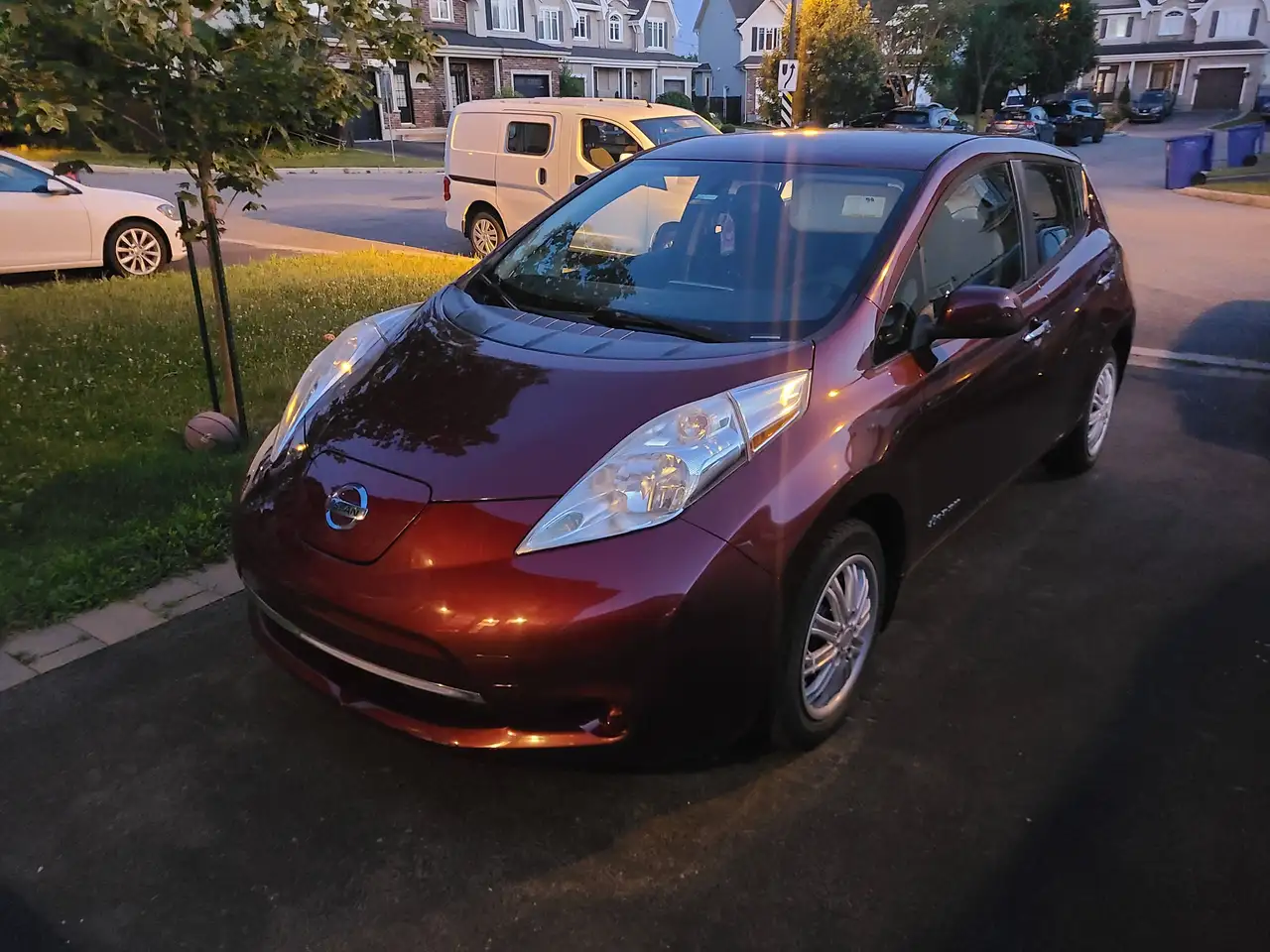 Nissan Leaf photo Nissan Leaf