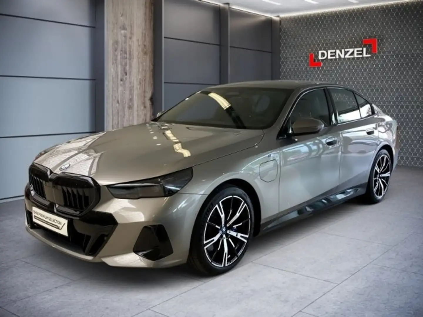 BMW 550 e xDrive Limousine G60 XB1 Grijs - 1