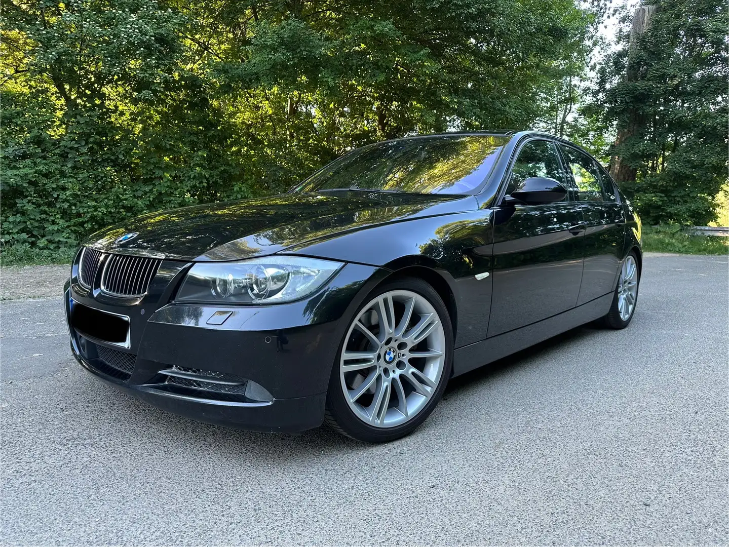 BMW 330 330i xDrive Individual Schwarz - 1