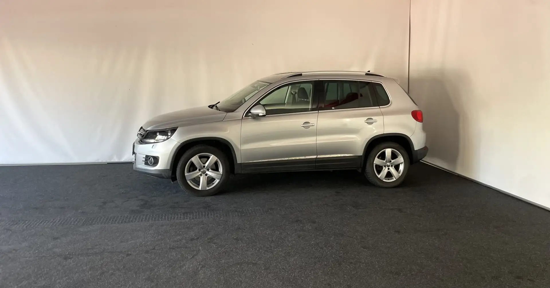 Volkswagen Tiguan 2.0 TDI Sport&Style Navi Sitzhg Temp AHK Argent - 2