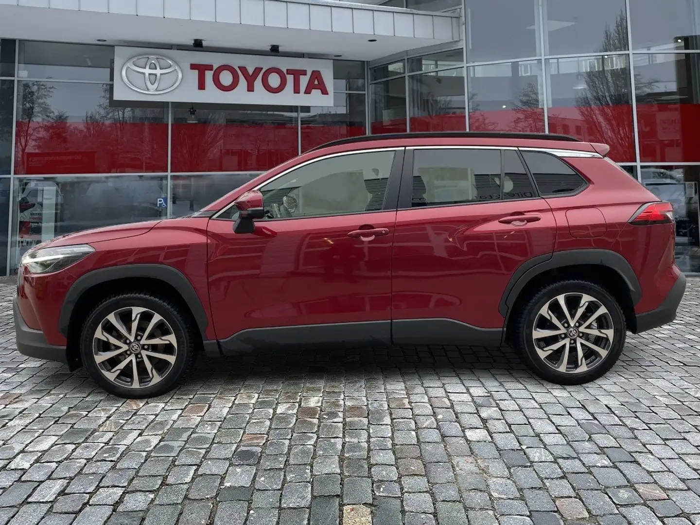Toyota Corolla Cross 2.0 D FWD Team D Top Zustand Rouge - 2