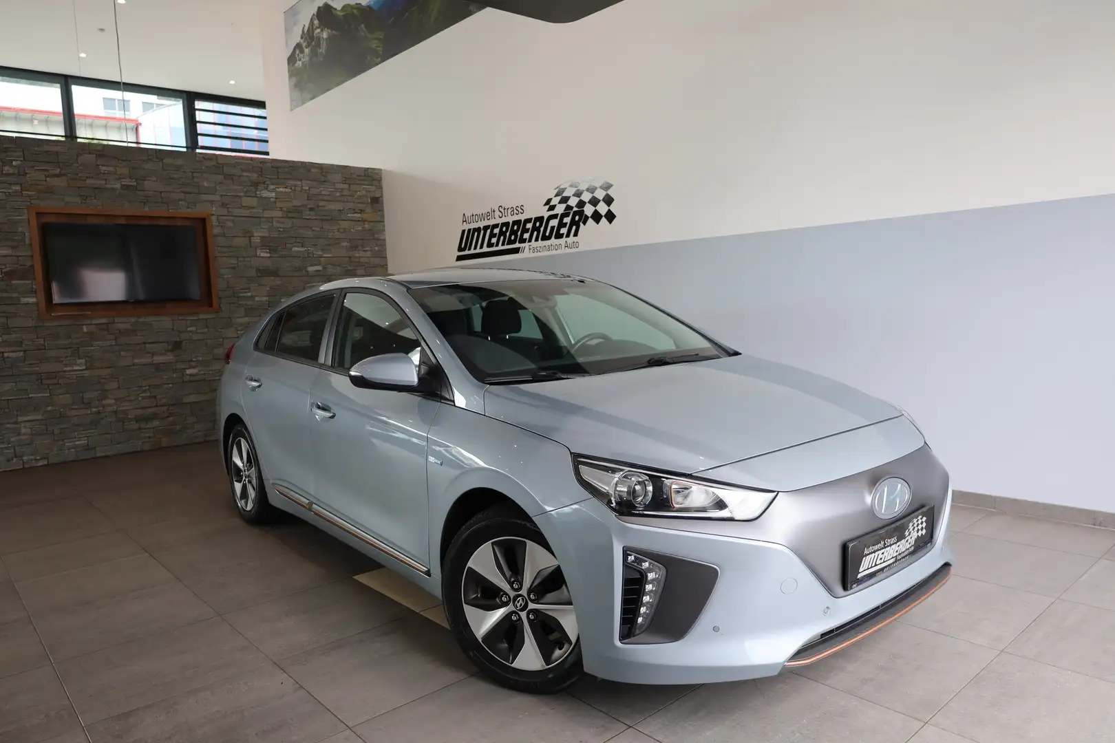 Hyundai IONIQ DAB RFK Klimaaut. PDC Silber - 1