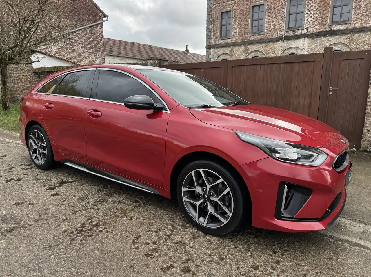 Kia Procee'd