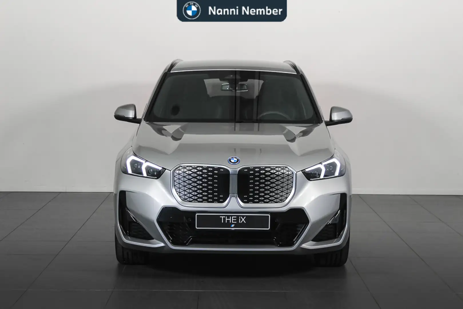 BMW iX1 eDrive20 MSport Plateado - 2