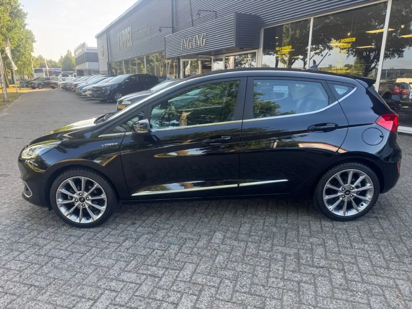 Ford Fiesta 1.0 Vignale 125 PK Super compleet/ NAP! Zwart - 2
