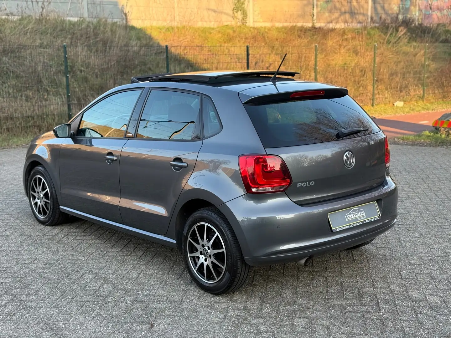 Volkswagen Polo 1.4-16V Highline PANO I CRUISE I PDC I WEINIG KM I Gris - 2