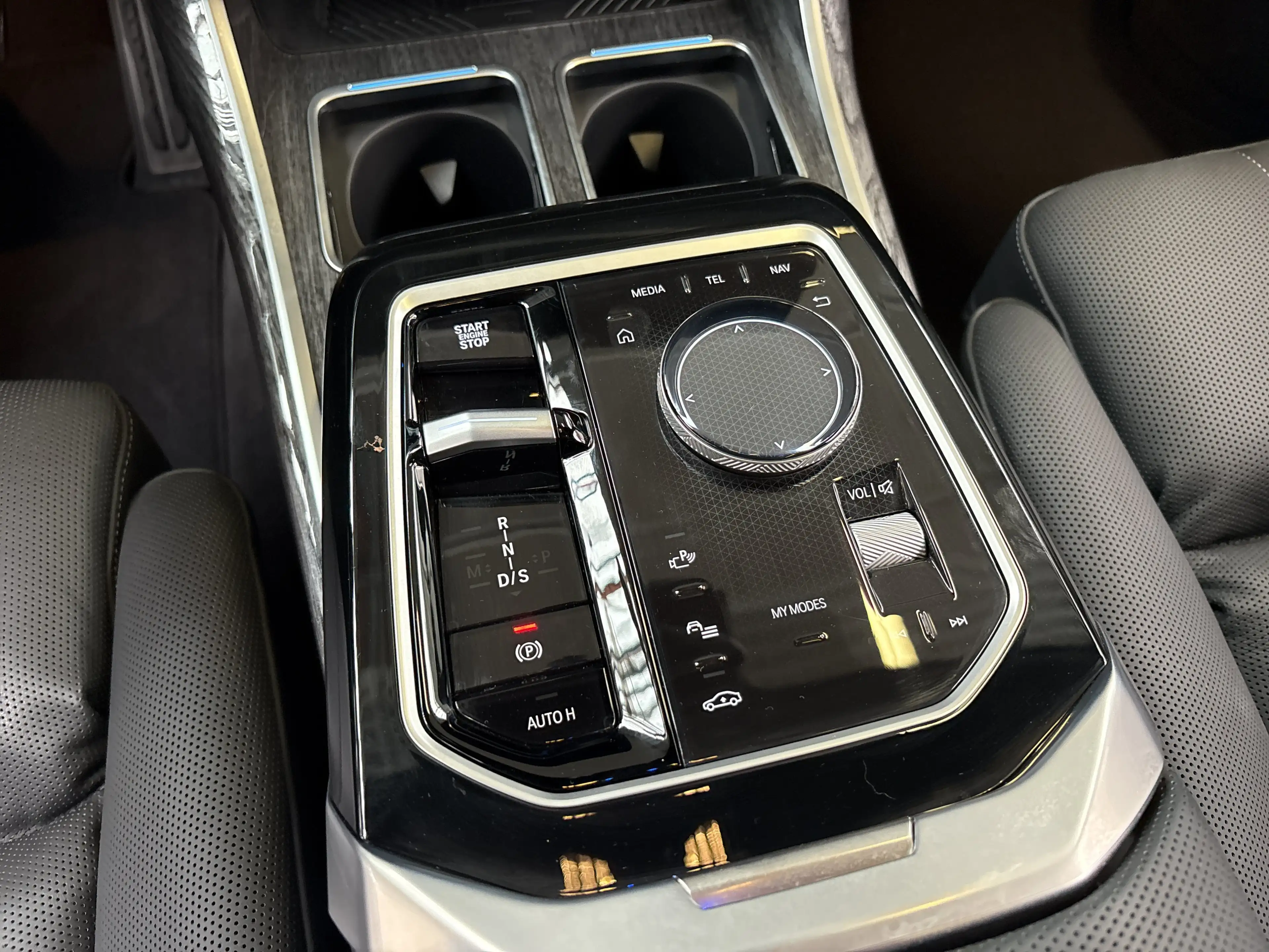 BMW 760 M760e xDrive M Sport|Autobahnass.|Massagesitz — photo 13