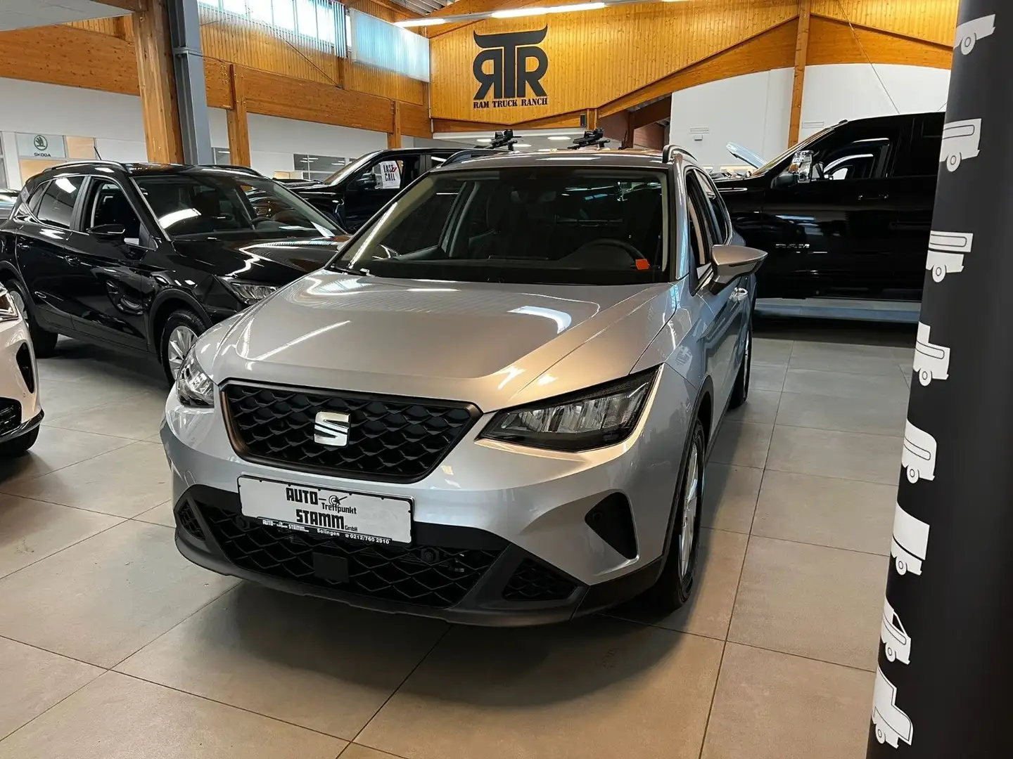 SEAT Arona 1.0 TSI Style Stříbrná - 2