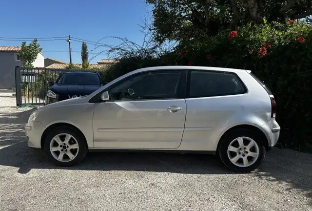Volkswagen Polo view 2