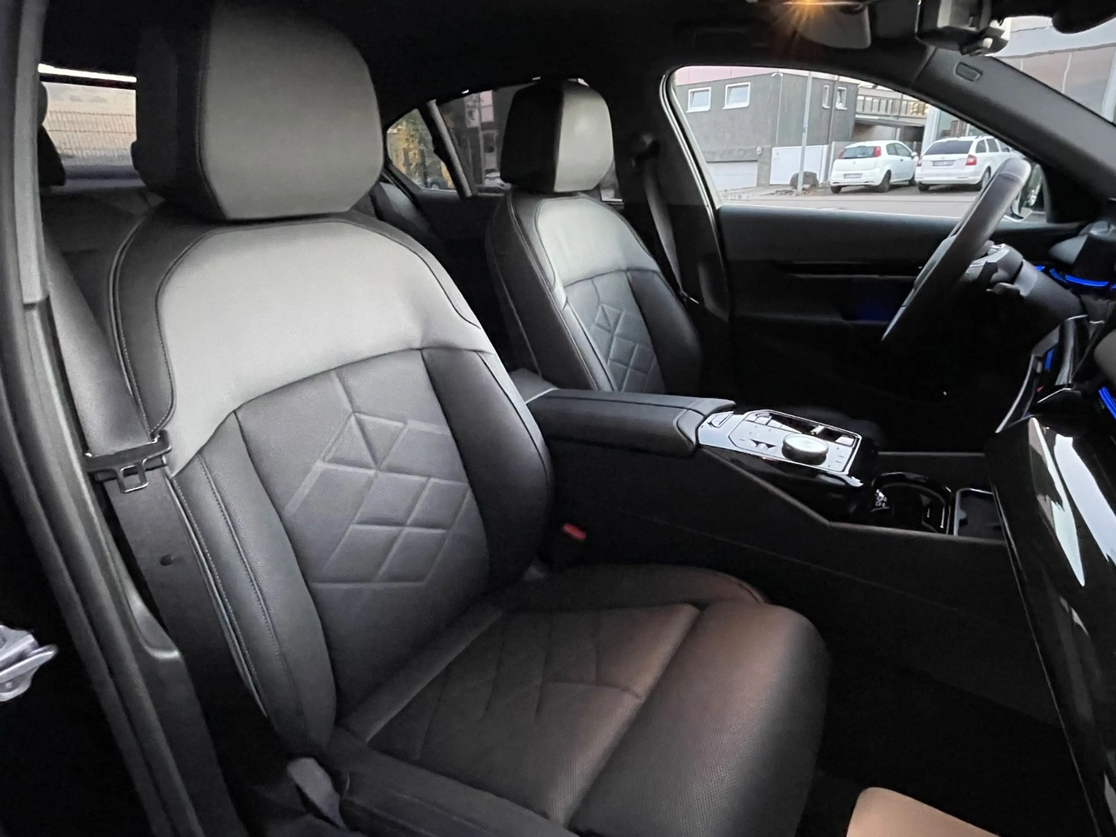 BMW 520 d xDrive/STDHZG/Autobahn As./HK/Adaptiv/NP85 — photo 21