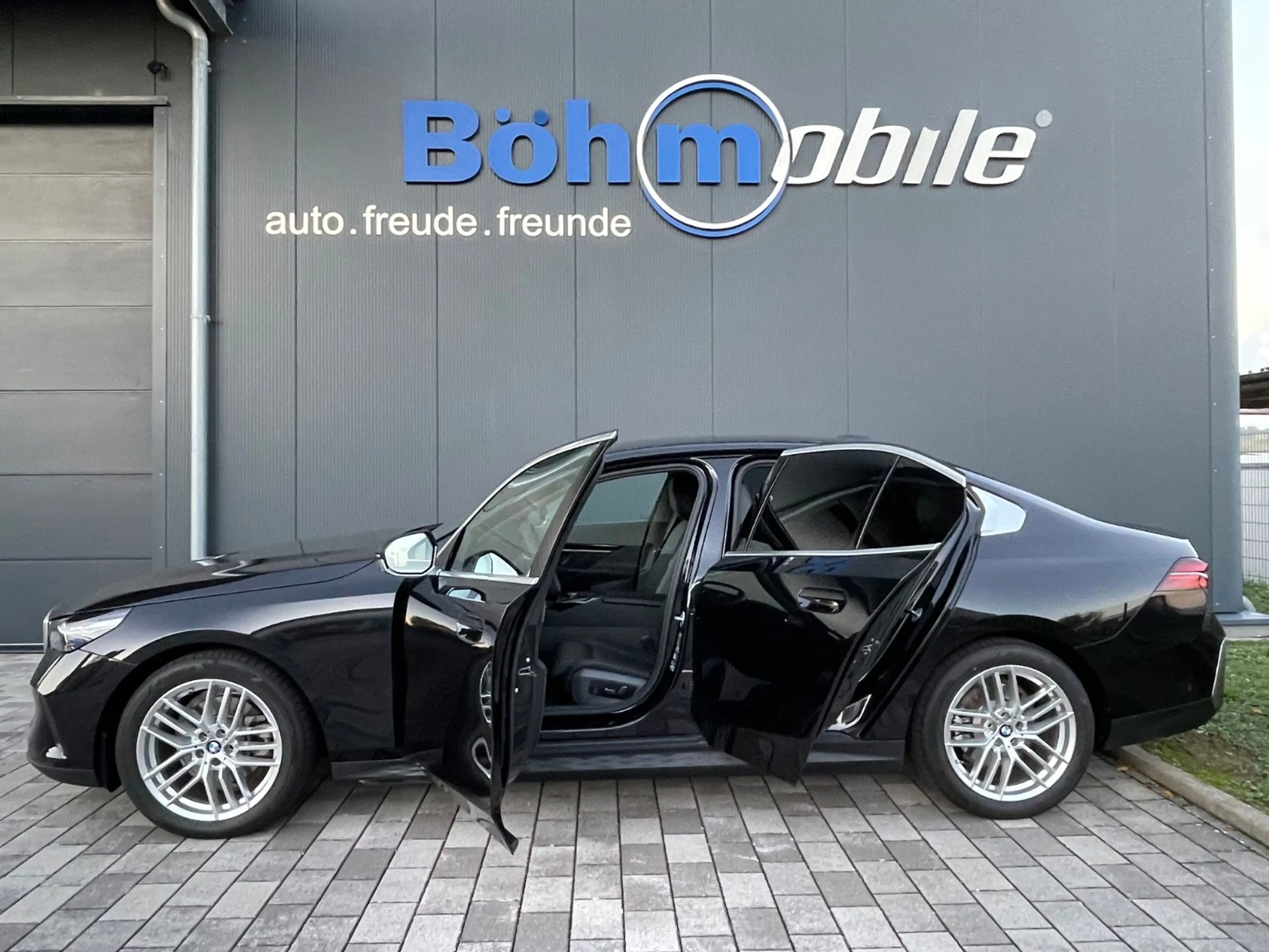 BMW 520 d xDrive/STDHZG/Autobahn As./HK/Adaptiv/NP85 — photo 2