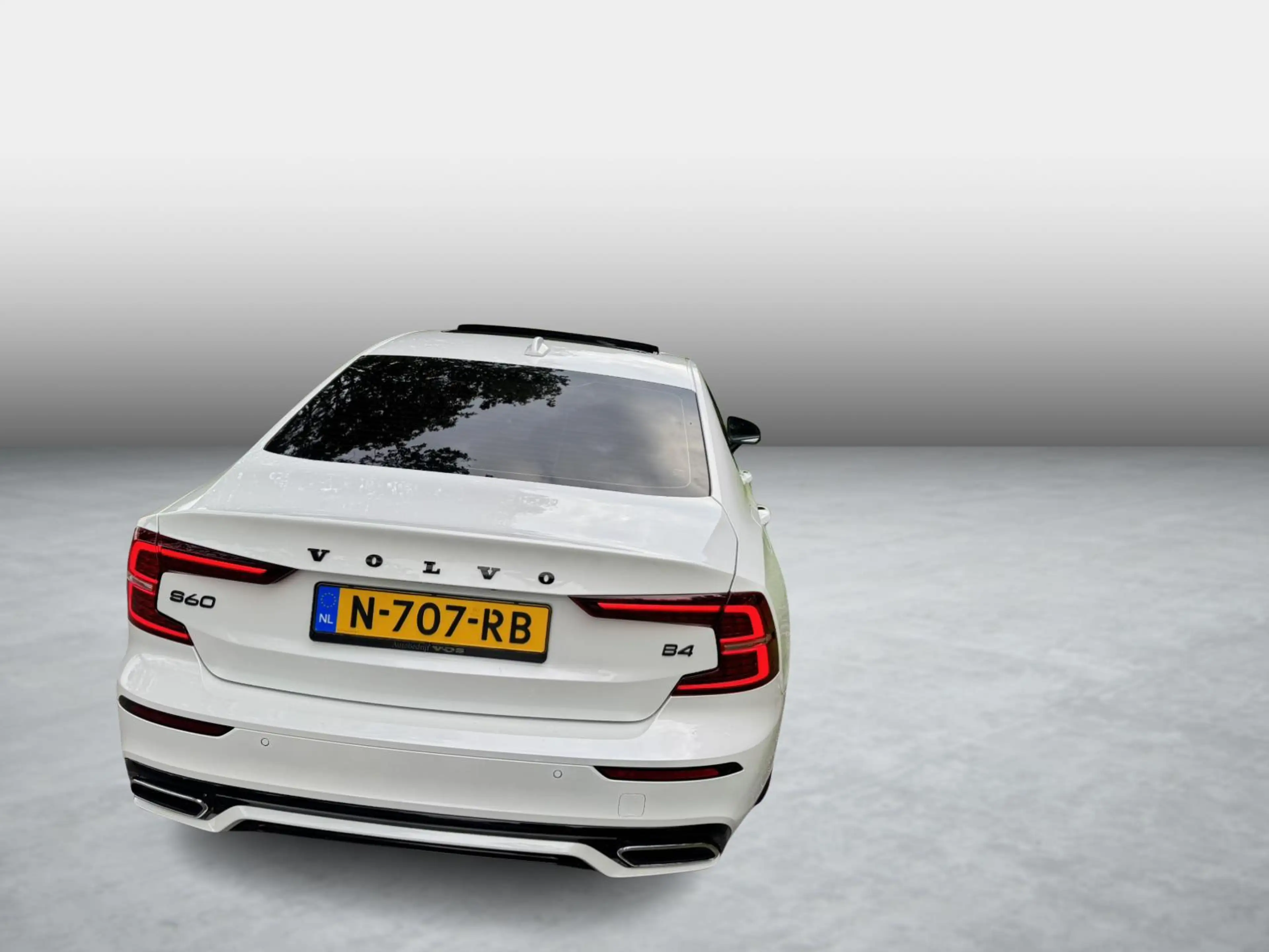 Volvo S60 2.0 B4 R-Design | Head-up Display | Harman Kardon — photo 2