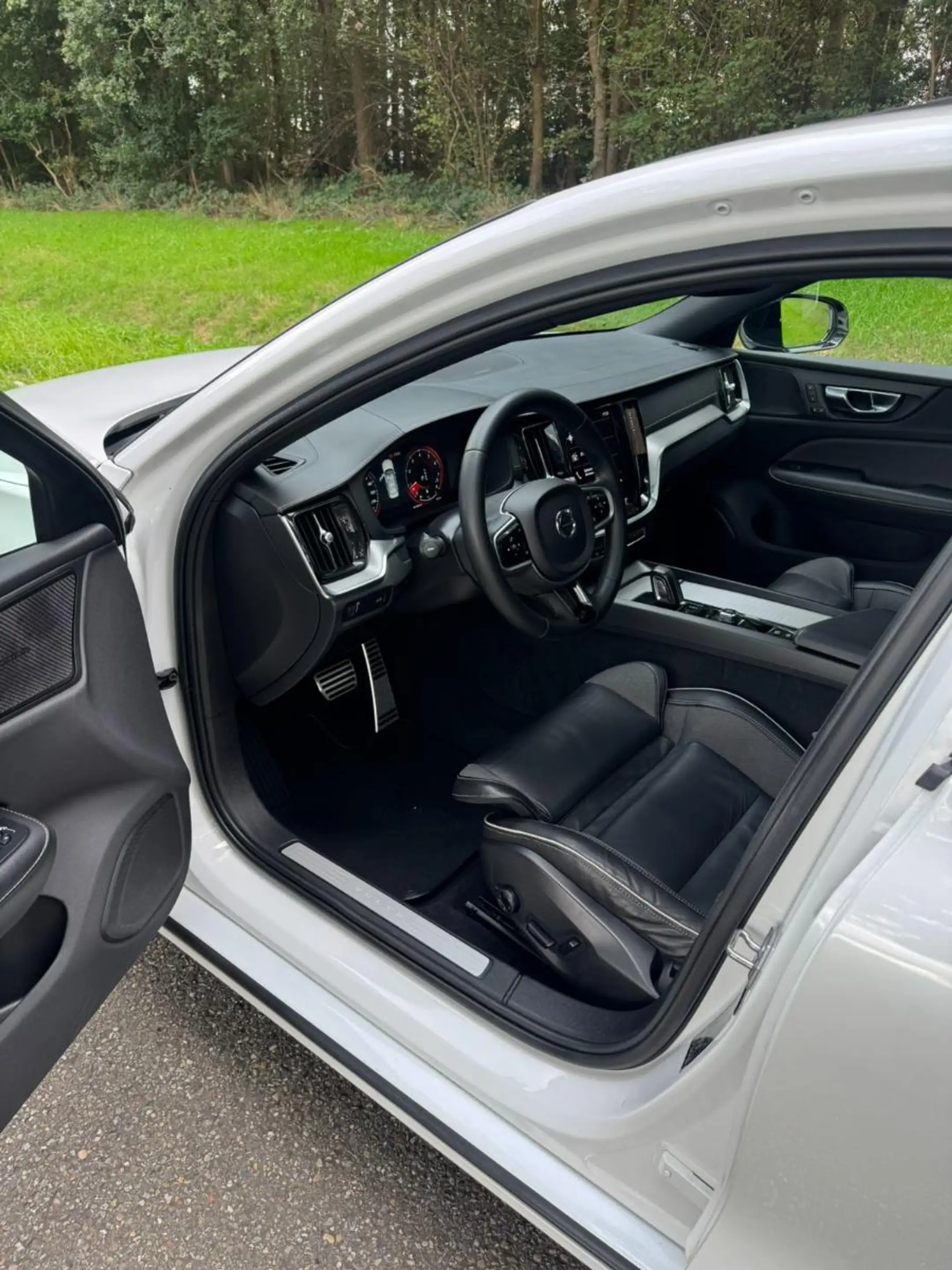 Volvo S60 2.0 B4 R-Design | Head-up Display | Harman Kardon — photo 4