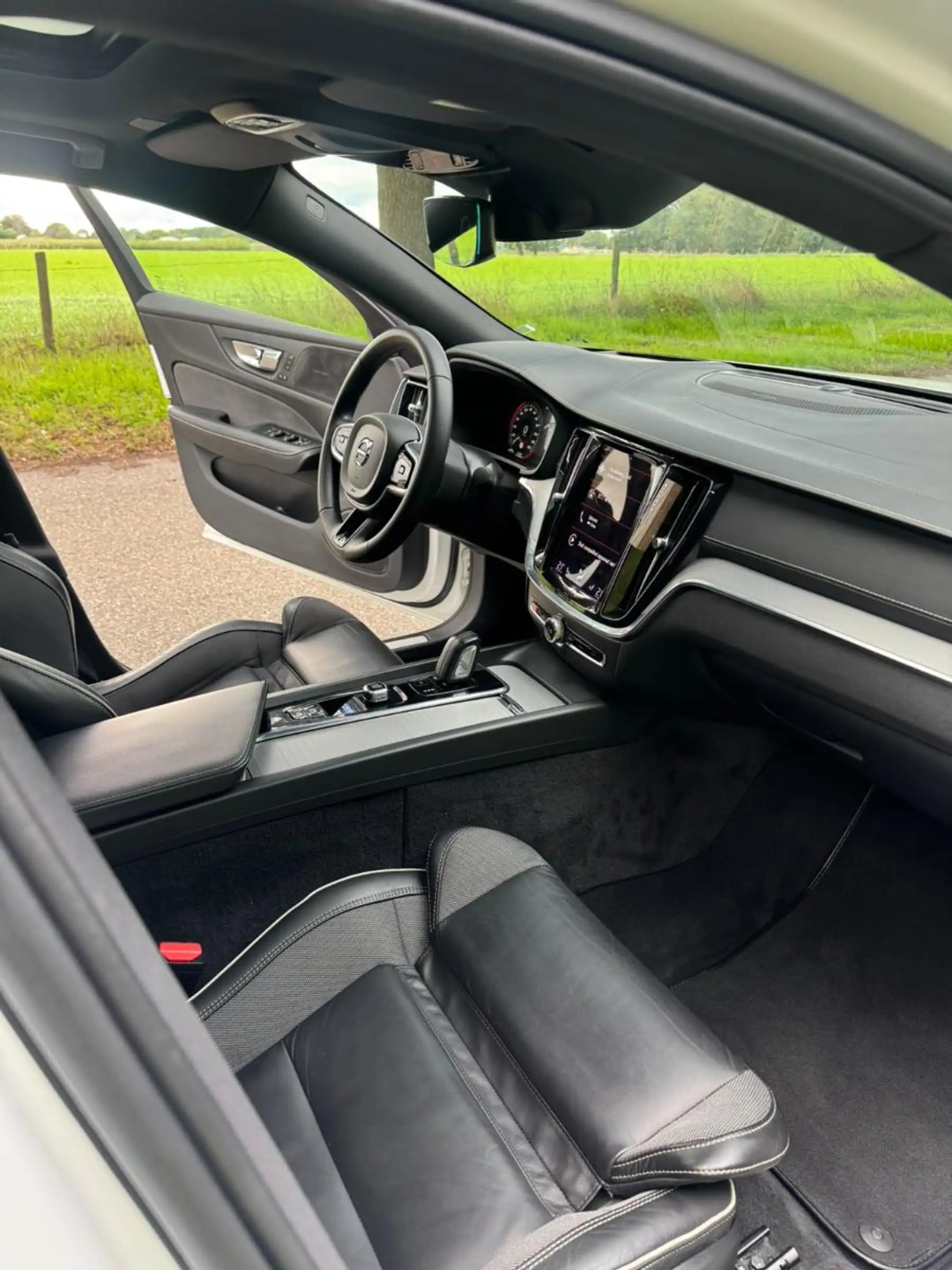Volvo S60 2.0 B4 R-Design | Head-up Display | Harman Kardon — photo 5