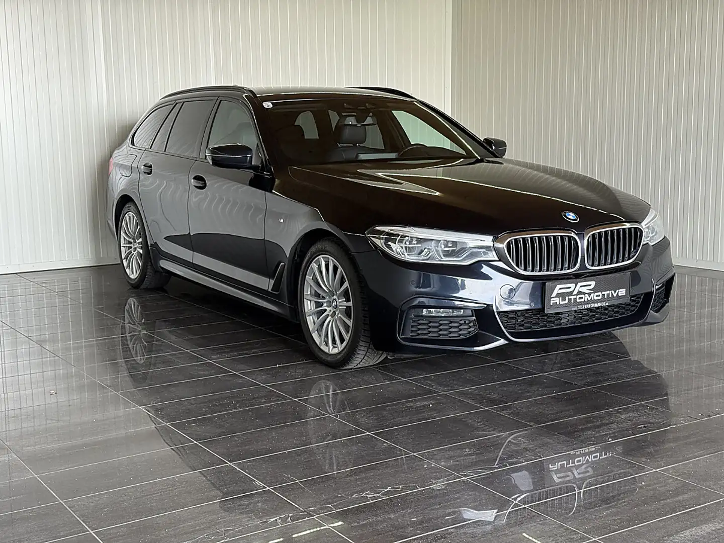 BMW 530 d xDrive Touring Aut.*M Sport*VOLL* Schwarz - 2