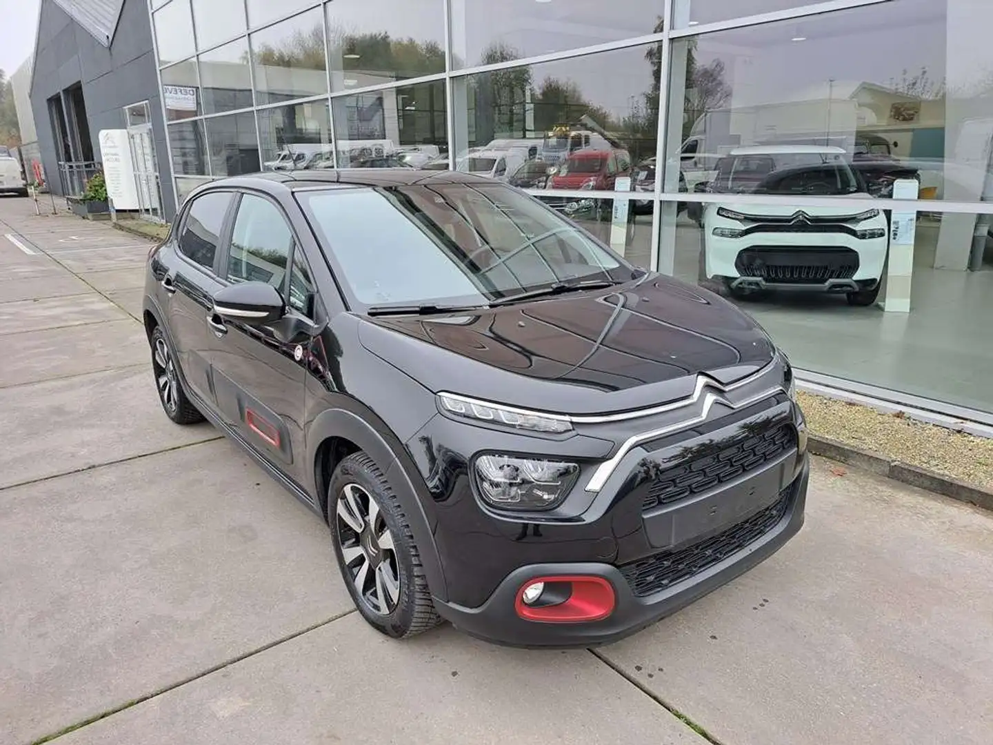Citroen C3 1.2 PureTech 110  S\u0026S BVM6 C-SERIES Zwart - 1