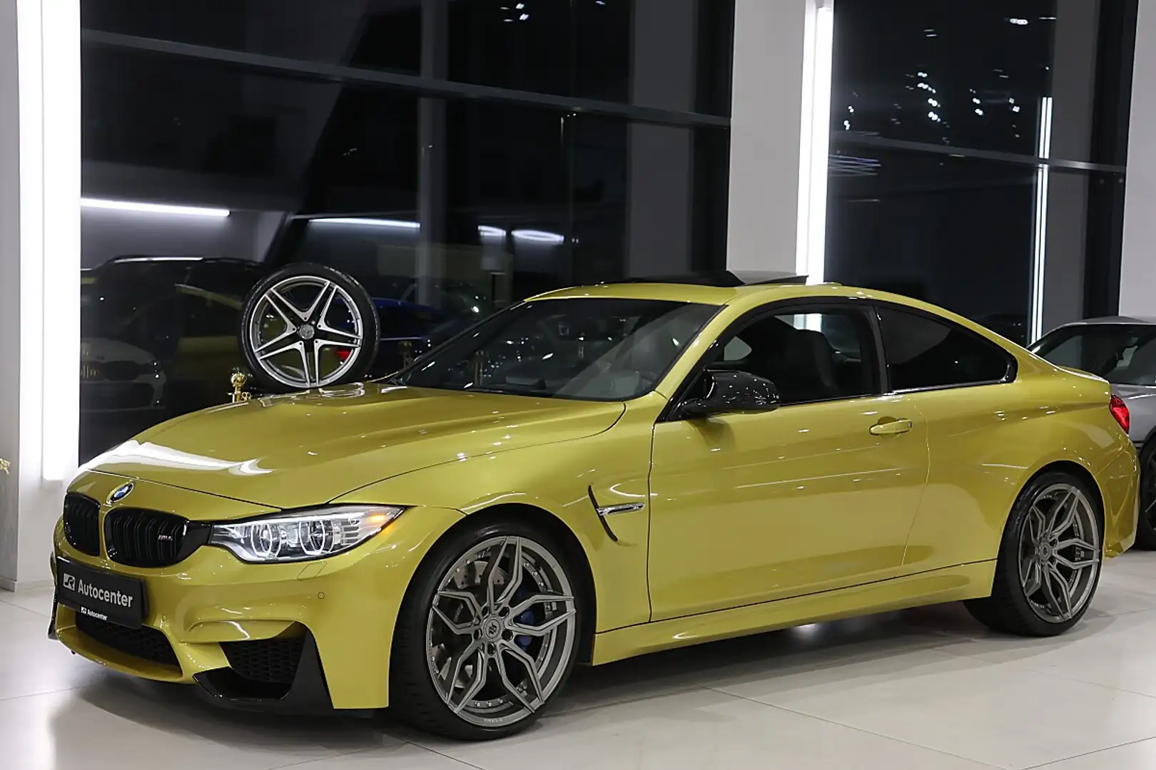 BMW M4 F82 – M Driver's Package – DKG Gold - 1