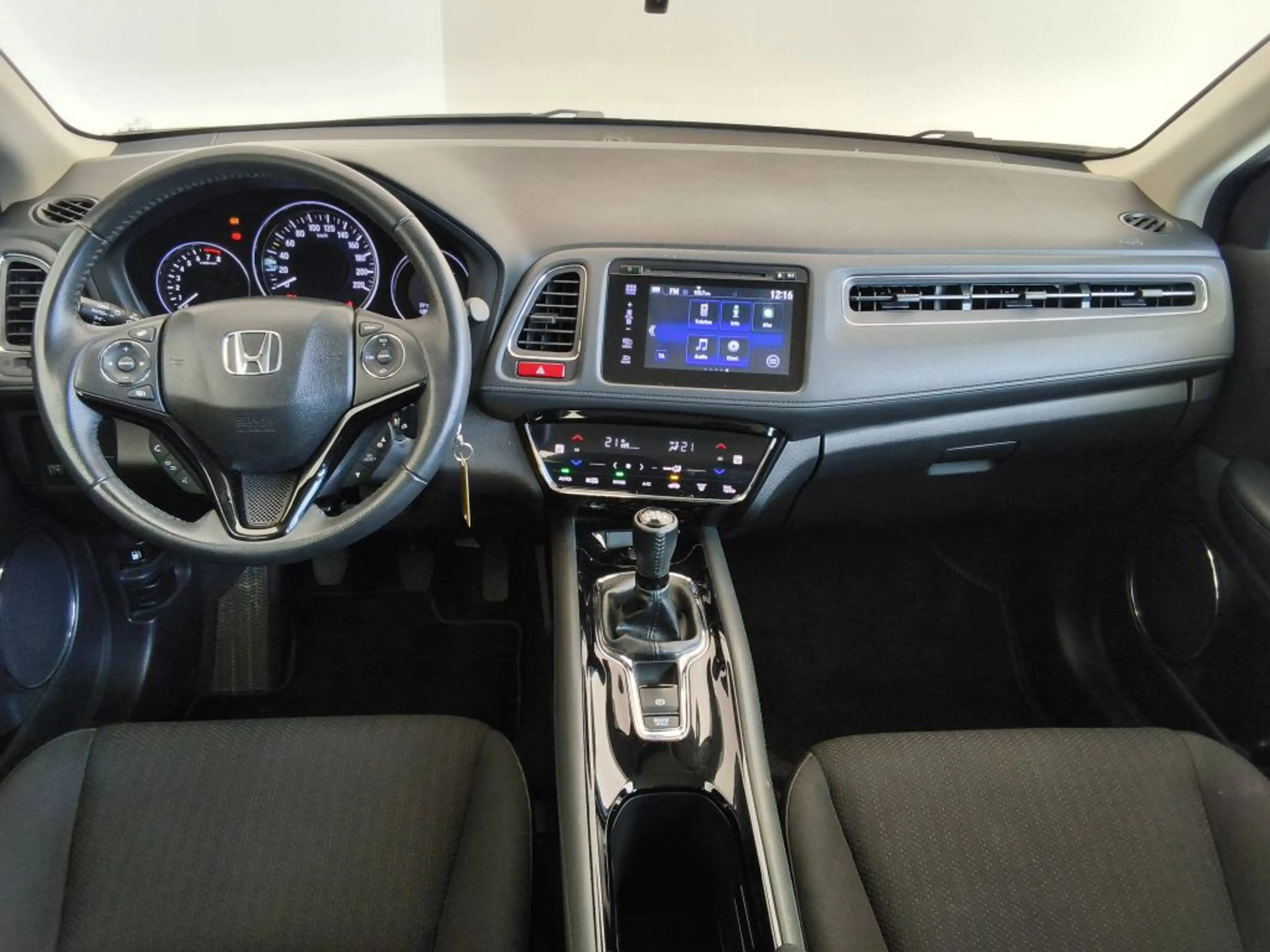 Honda HR-V 1.5 i-VTEC Elegance — photo 13