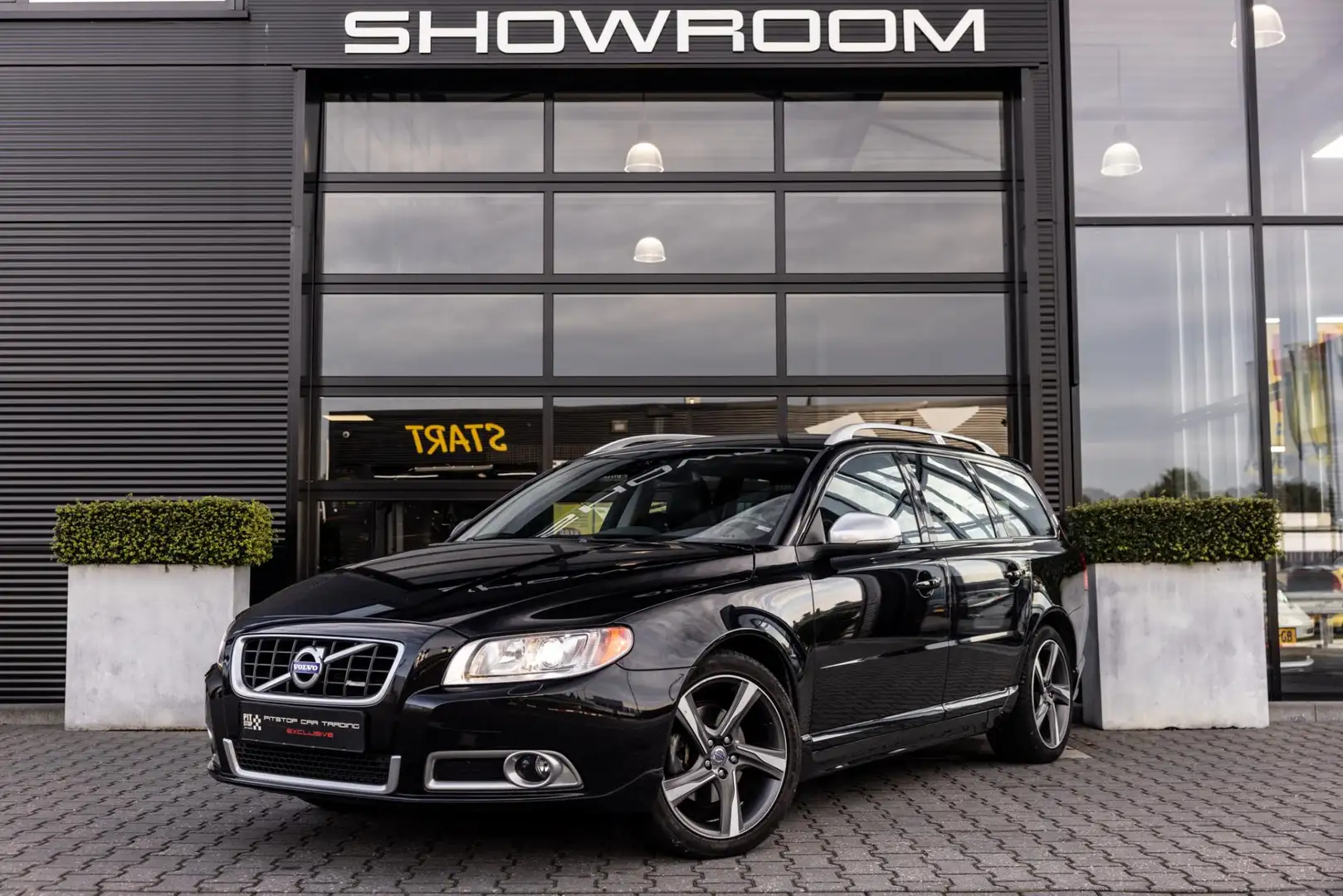 Volvo V70 2.0 T5 R-Design, 241 PK, Automaat, Cruise, Stoelve - 2