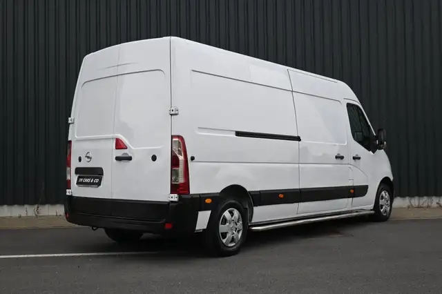 Opel Movano view 3