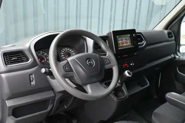 Opel Movano view 9