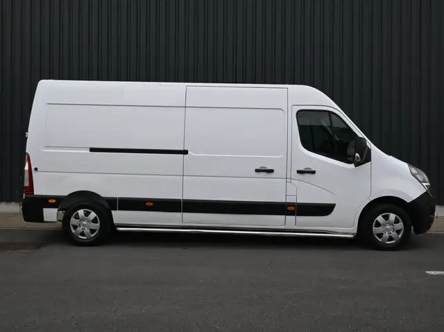 Opel Movano view 5