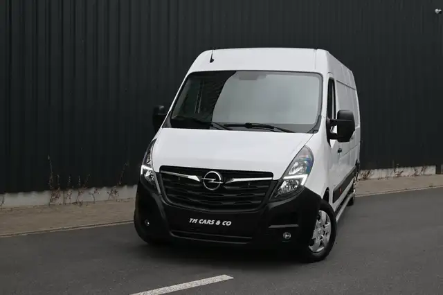 Opel Movano view 7