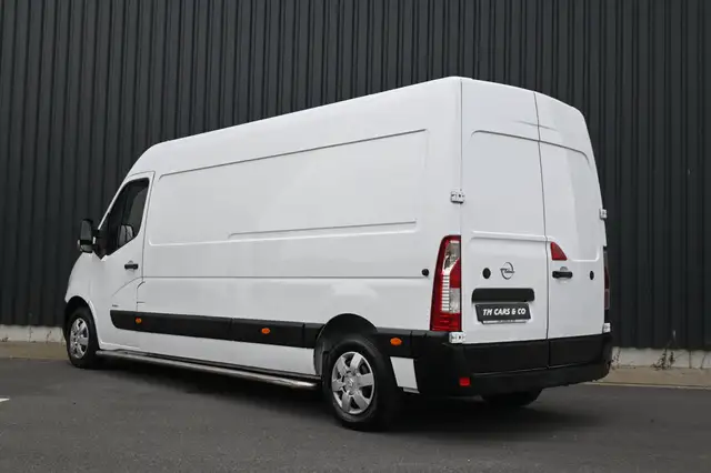 Opel Movano view 4