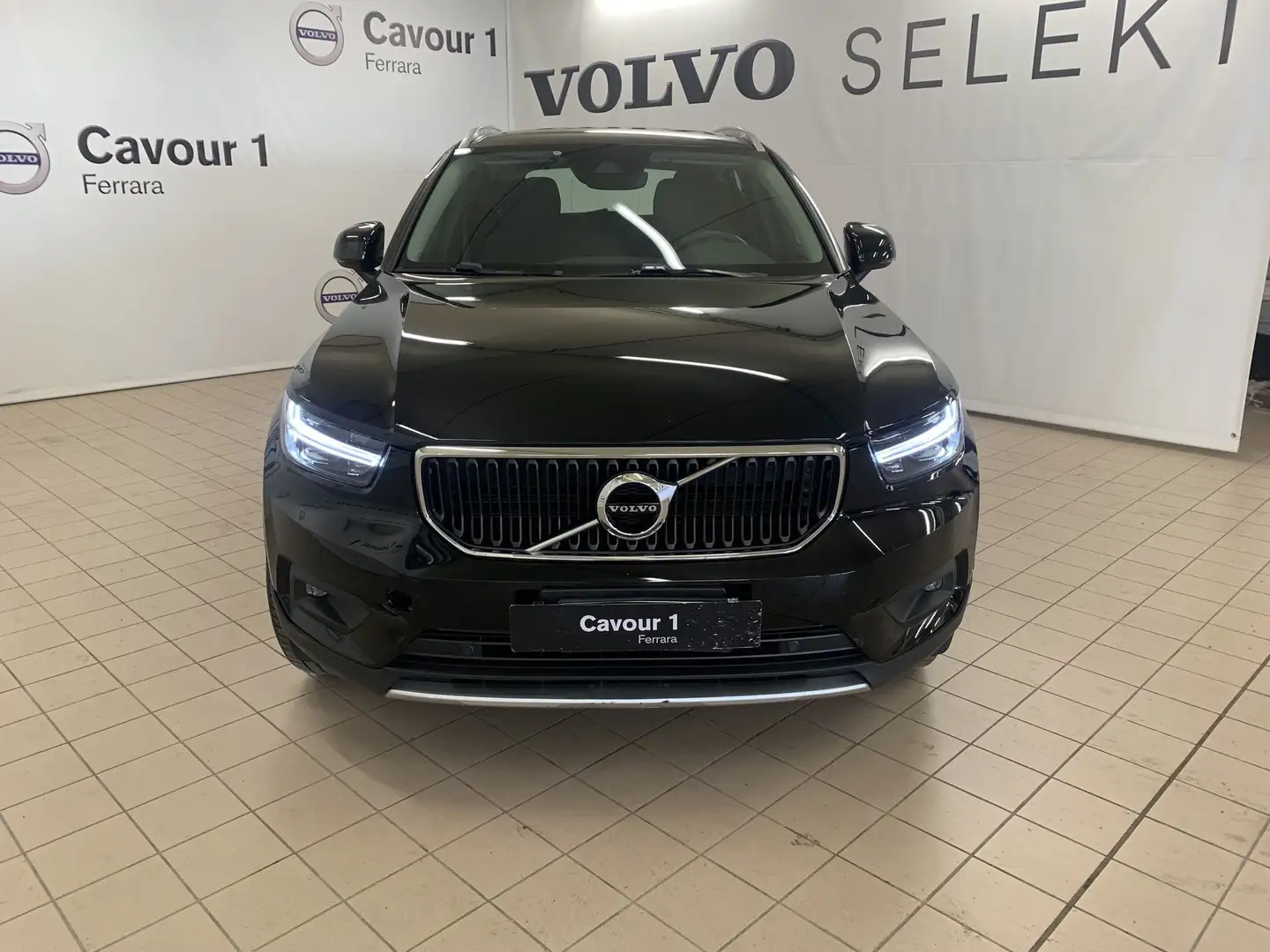 Volvo XC40 D3 Momentum Pro Noir - 2