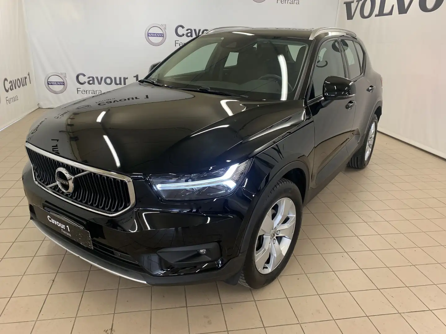 Volvo XC40 D3 Momentum Pro Noir - 1