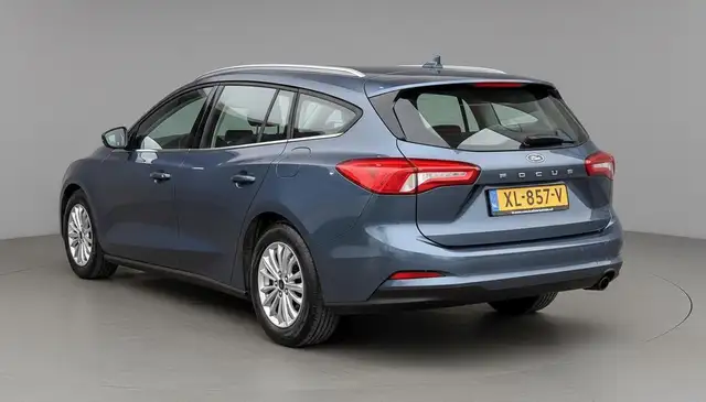 Ford Focus view 12